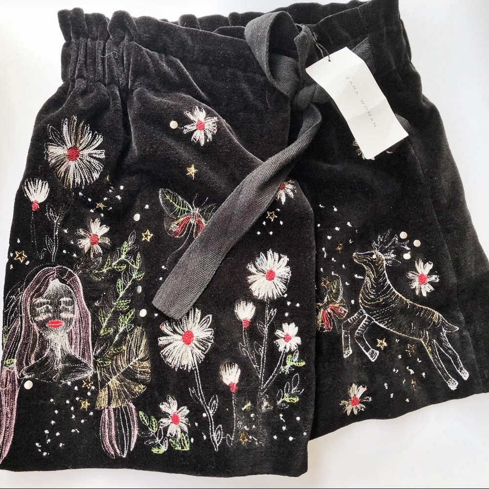 ⭐️NEW⭐️ NWT Zara black velvet skort (XS)